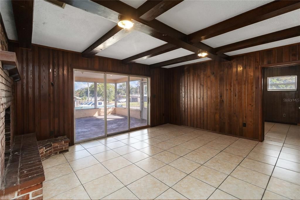 合同活跃: $290,000 (4 贝兹, 2 浴室, 1777 平方英尺)