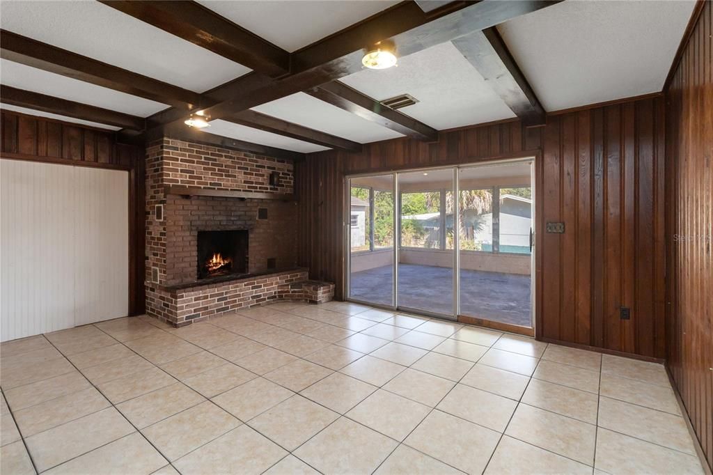 合同活跃: $290,000 (4 贝兹, 2 浴室, 1777 平方英尺)