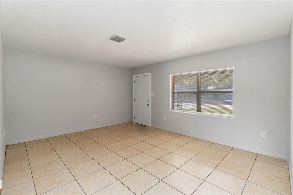 合同活跃: $290,000 (4 贝兹, 2 浴室, 1777 平方英尺)