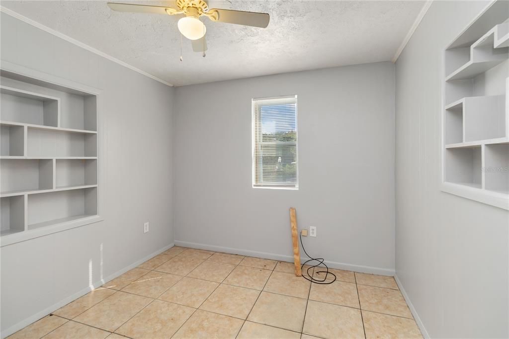 合同活跃: $290,000 (4 贝兹, 2 浴室, 1777 平方英尺)