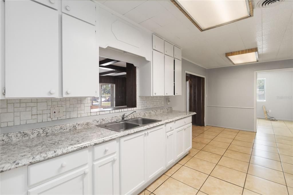 合同活跃: $290,000 (4 贝兹, 2 浴室, 1777 平方英尺)