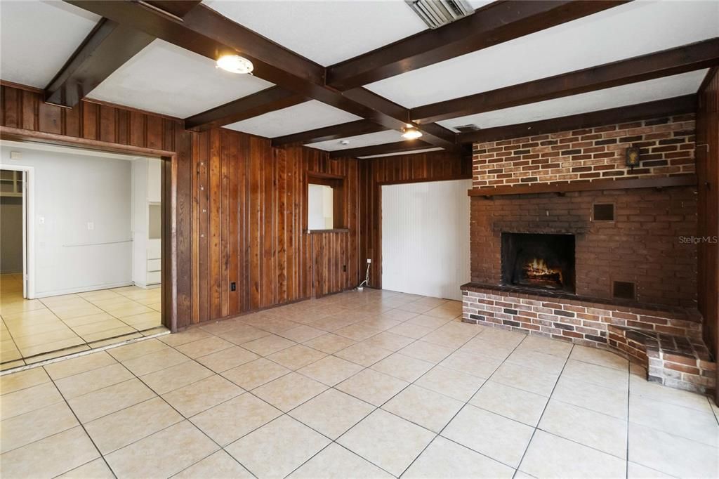 合同活跃: $290,000 (4 贝兹, 2 浴室, 1777 平方英尺)