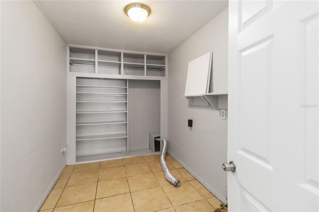 合同活跃: $290,000 (4 贝兹, 2 浴室, 1777 平方英尺)