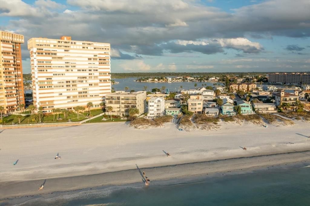 出租: $6,500 (5 贝兹, 4 浴室, 3400 平方英尺)