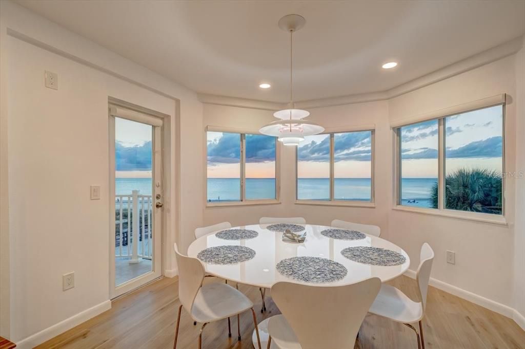 出租: $6,500 (5 贝兹, 4 浴室, 3400 平方英尺)