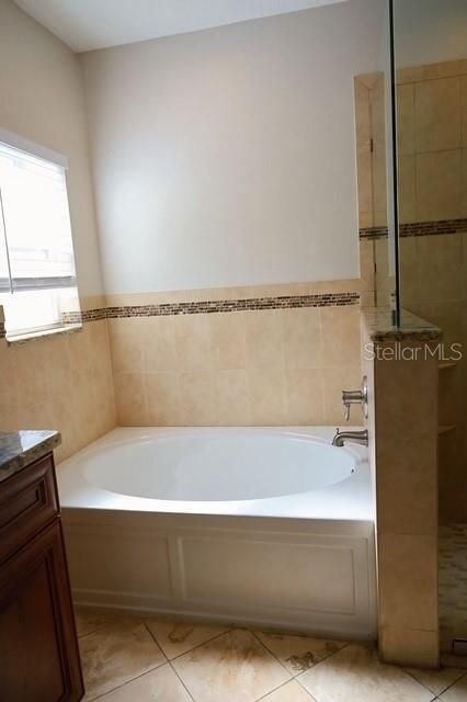 En Venta: $550,000 (4 camas, 2 baños, 2164 Pies cuadrados)