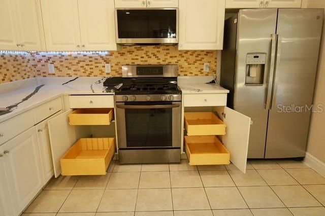 En Venta: $550,000 (4 camas, 2 baños, 2164 Pies cuadrados)