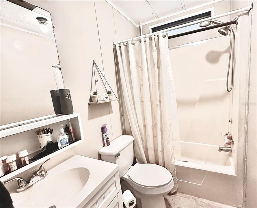 待售: $129,000 (2 贝兹, 2 浴室, 942 平方英尺)