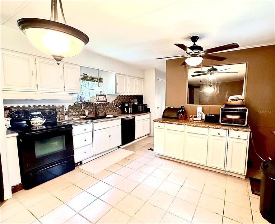 待售: $129,000 (2 贝兹, 2 浴室, 942 平方英尺)