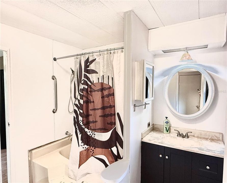 待售: $129,000 (2 贝兹, 2 浴室, 942 平方英尺)