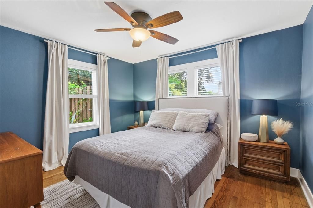 For Sale: $435,000 (2 beds, 1 baths, 906 Square Feet)