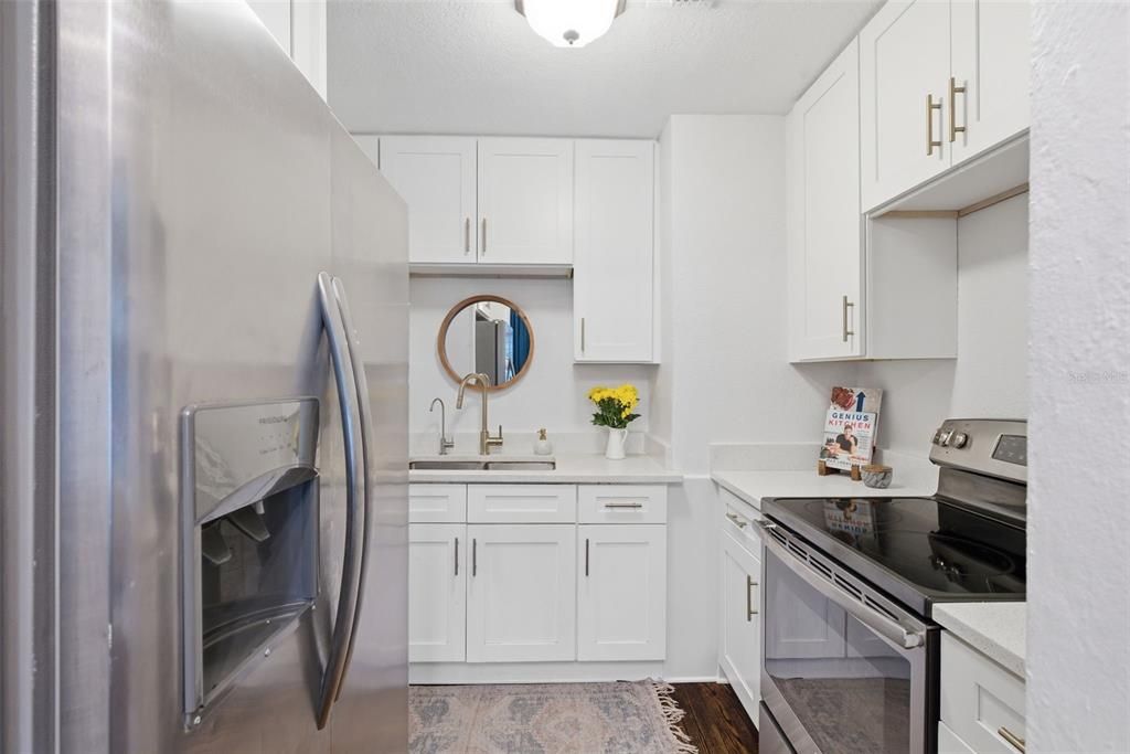 For Sale: $435,000 (2 beds, 1 baths, 906 Square Feet)