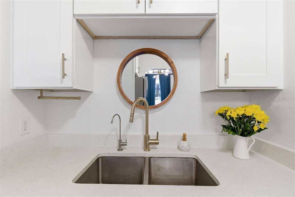 For Sale: $435,000 (2 beds, 1 baths, 906 Square Feet)