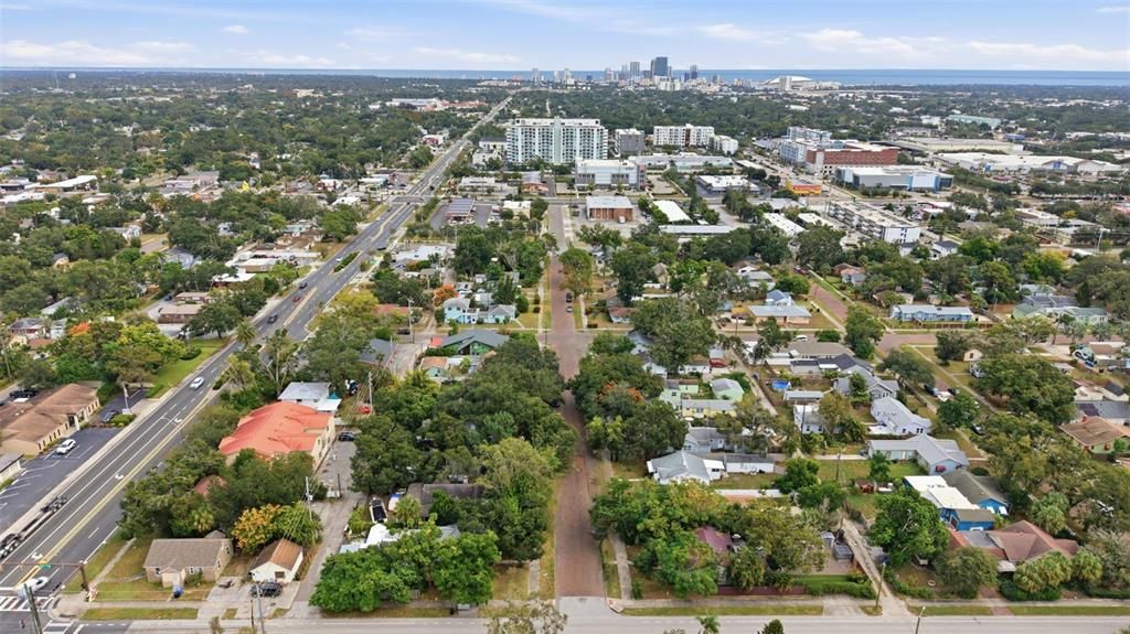 For Sale: $435,000 (2 beds, 1 baths, 906 Square Feet)