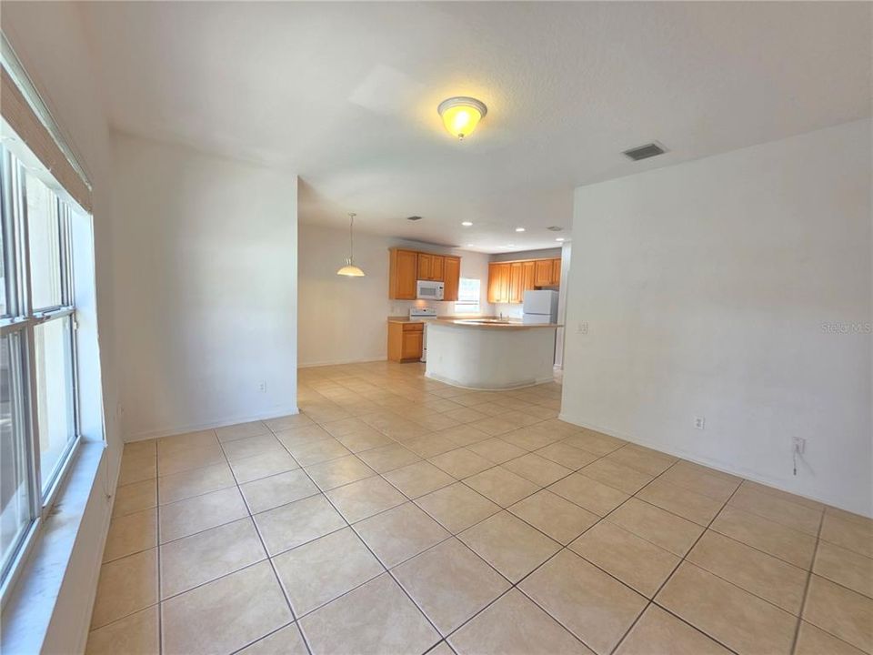 Под контрактом: $2,500 (4 спален, 2 ванн, 2022 Квадратных фут)