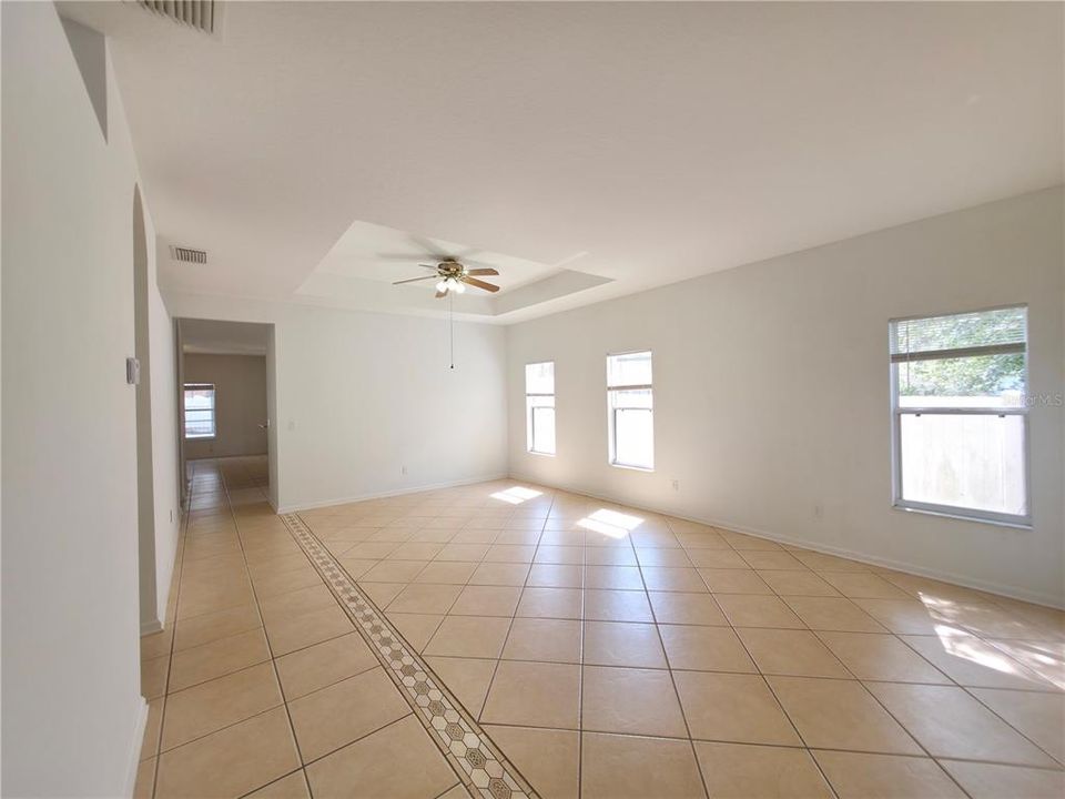 Под контрактом: $2,500 (4 спален, 2 ванн, 2022 Квадратных фут)