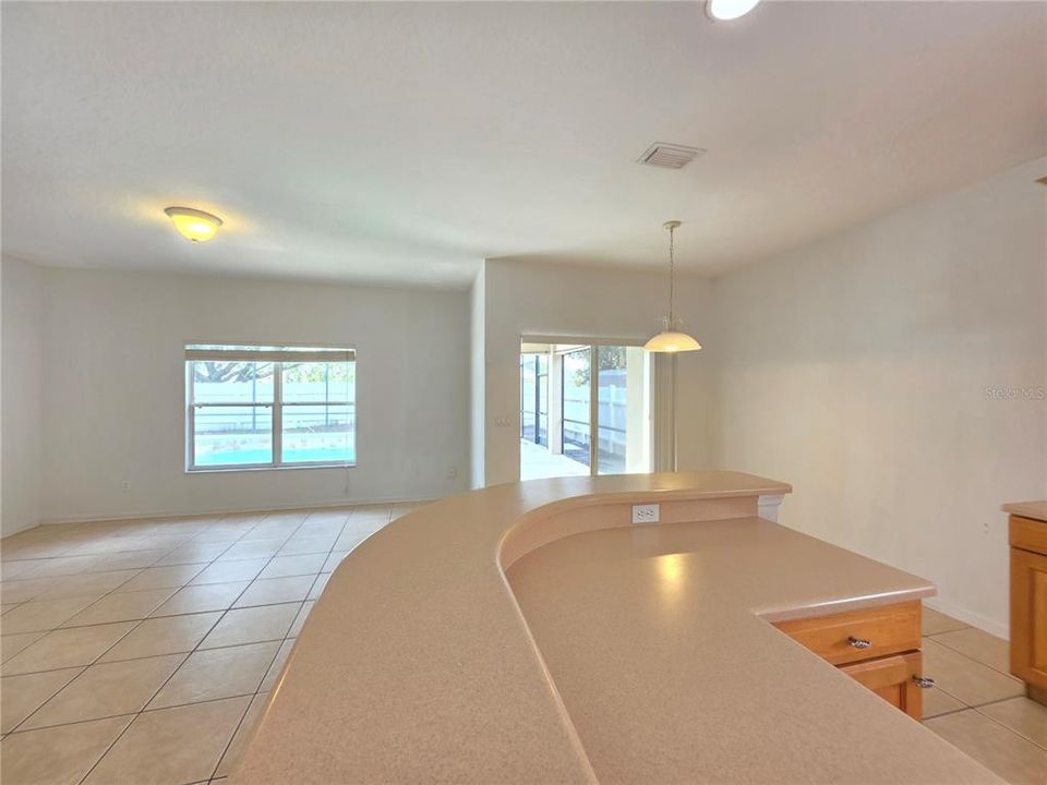 Под контрактом: $2,500 (4 спален, 2 ванн, 2022 Квадратных фут)