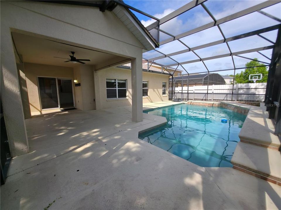 Под контрактом: $2,500 (4 спален, 2 ванн, 2022 Квадратных фут)