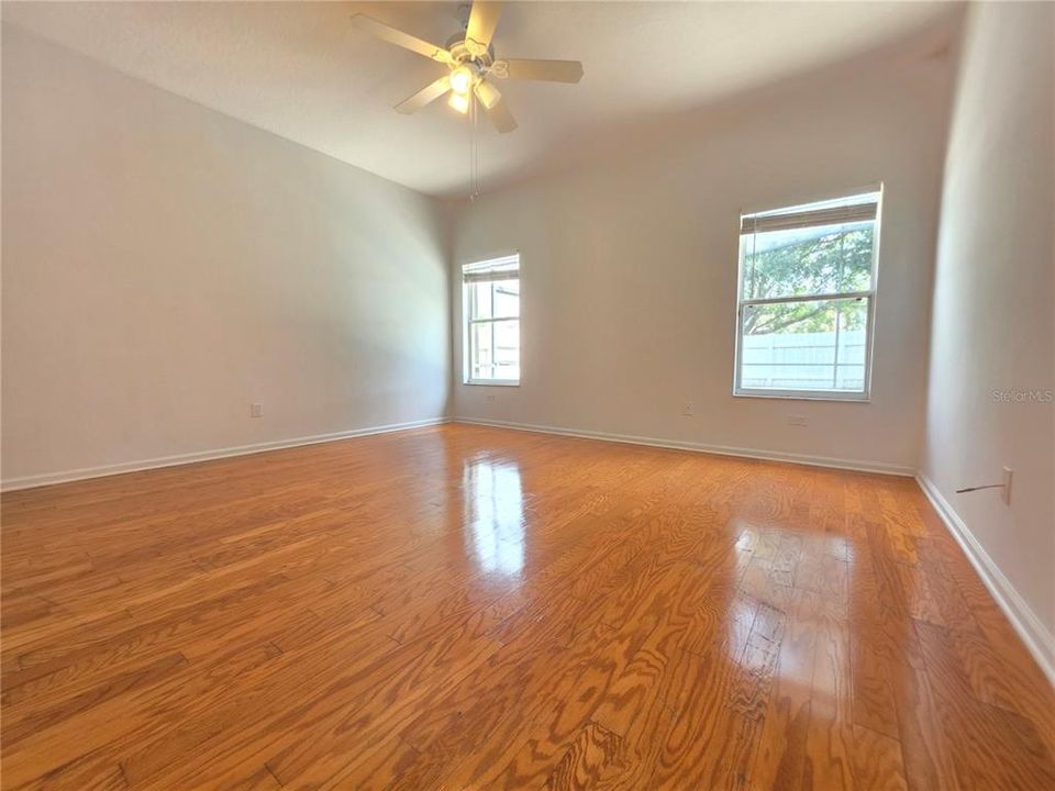 Под контрактом: $2,500 (4 спален, 2 ванн, 2022 Квадратных фут)