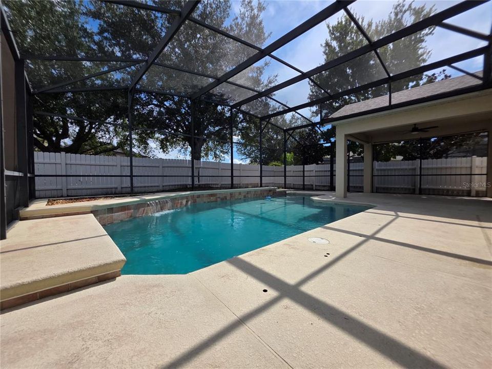 Под контрактом: $2,500 (4 спален, 2 ванн, 2022 Квадратных фут)