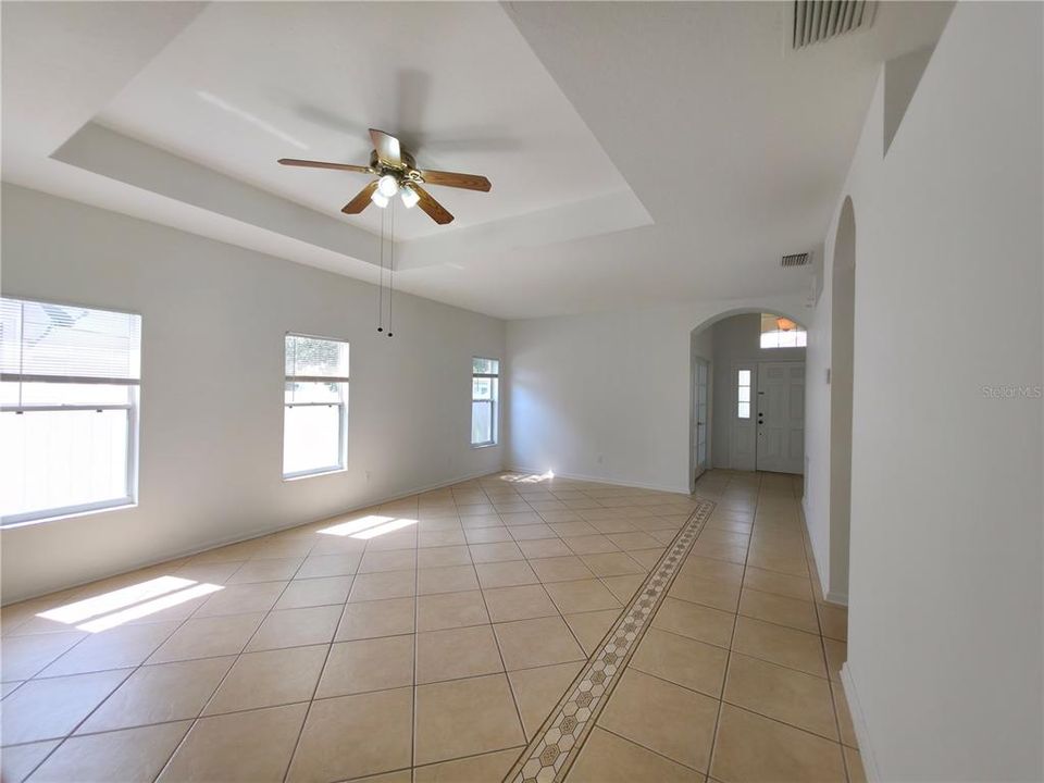 Под контрактом: $2,500 (4 спален, 2 ванн, 2022 Квадратных фут)