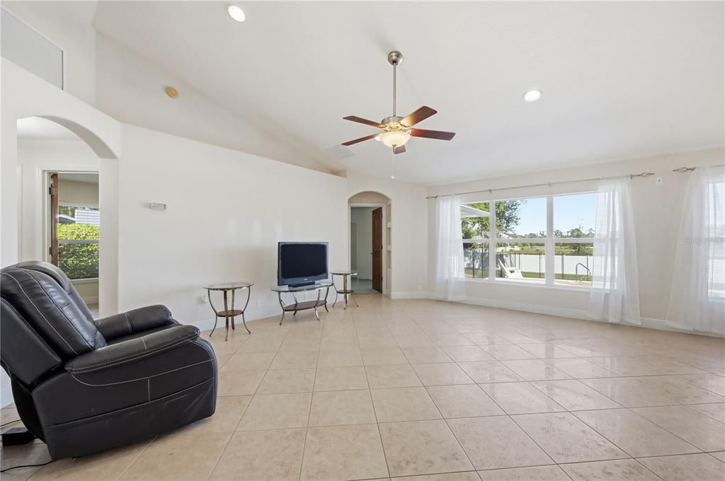 待售: $585,000 (4 贝兹, 3 浴室, 2170 平方英尺)