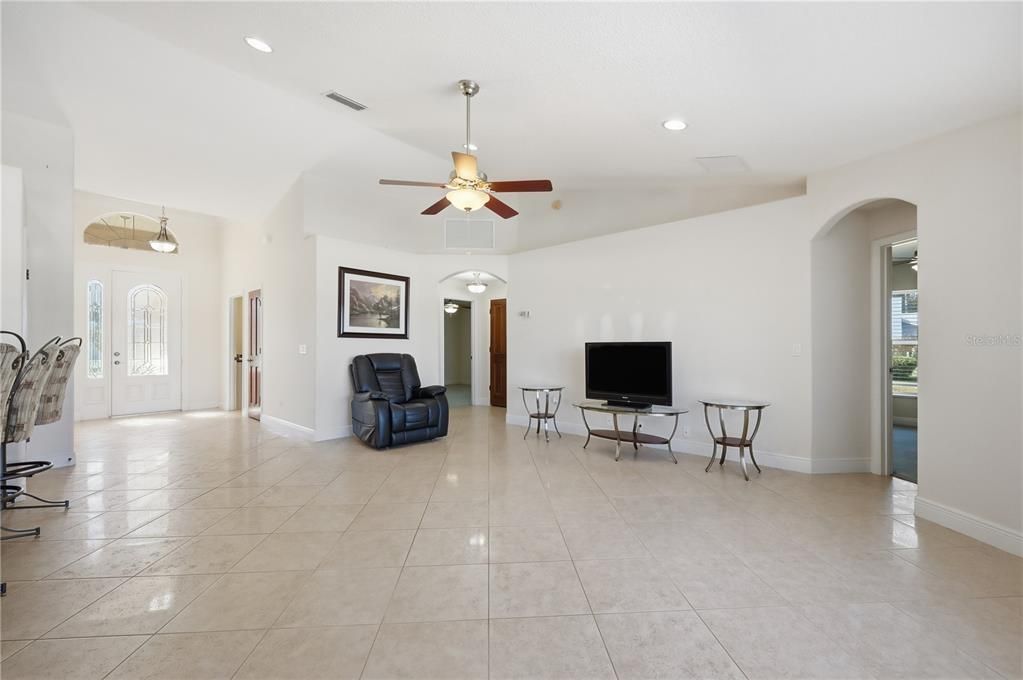 待售: $585,000 (4 贝兹, 3 浴室, 2170 平方英尺)