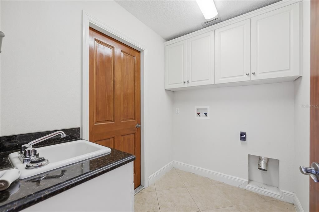 待售: $585,000 (4 贝兹, 3 浴室, 2170 平方英尺)