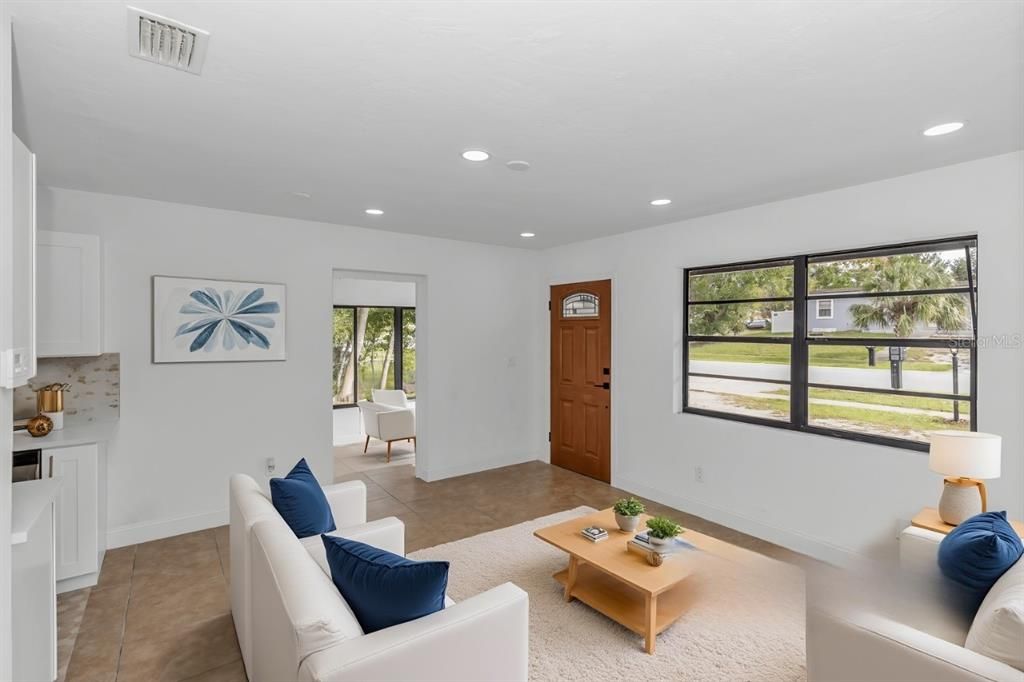 На продажу: $237,000 (2 спален, 1 ванн, 880 Квадратных фут)