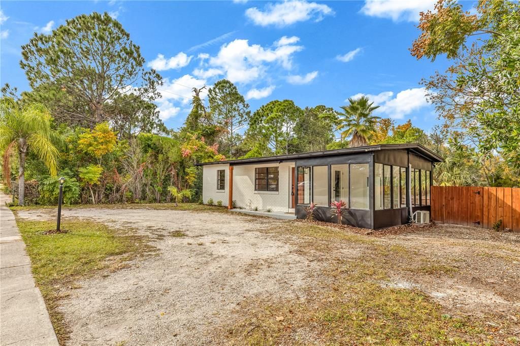 На продажу: $237,000 (2 спален, 1 ванн, 880 Квадратных фут)