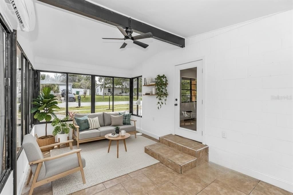 На продажу: $237,000 (2 спален, 1 ванн, 880 Квадратных фут)