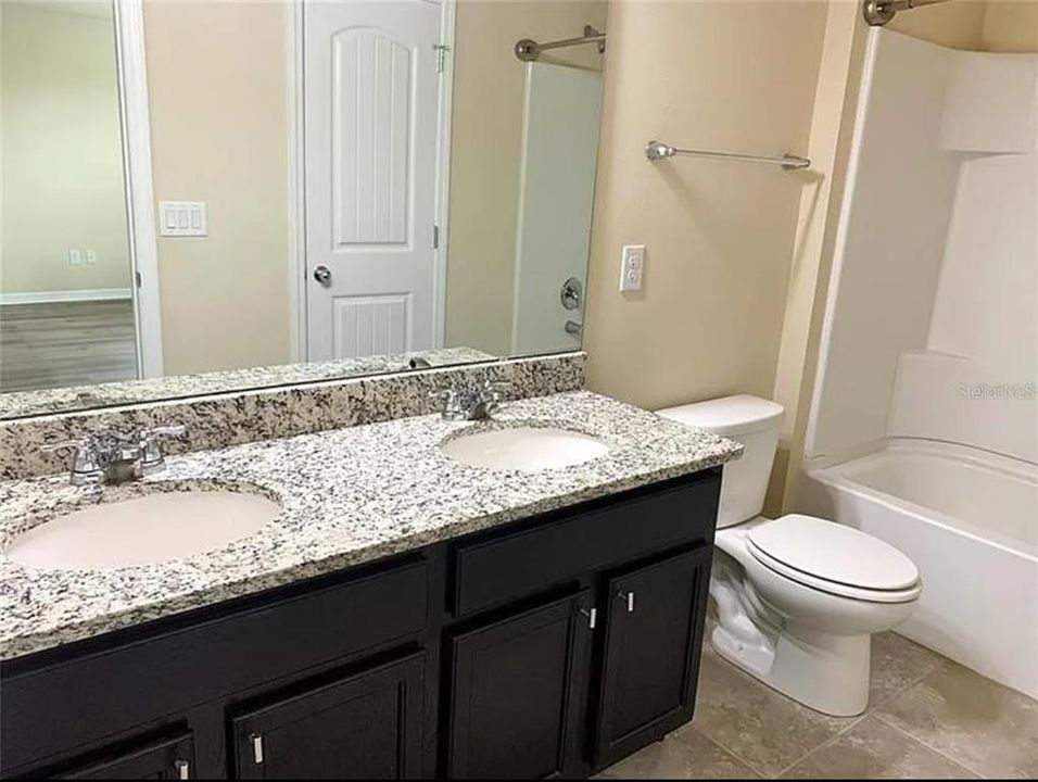 出租: $3,000 (3 贝兹, 2 浴室, 2014 平方英尺)