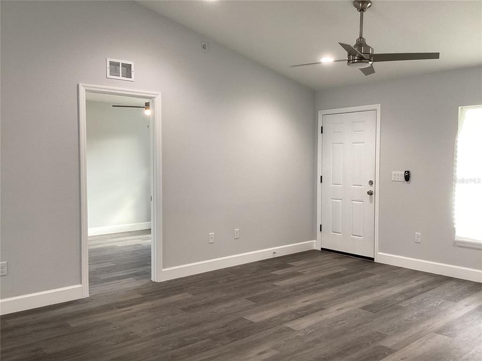 For Rent: $1,650 (3 beds, 2 baths, 1127 Square Feet)