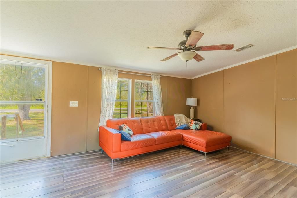 待售: $299,990 (3 贝兹, 2 浴室, 1440 平方英尺)