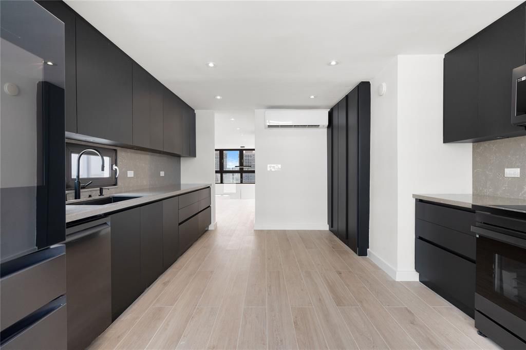 Active With Contract: $1,850,000 (3 beds, 3 baths, 2691 Square Feet)