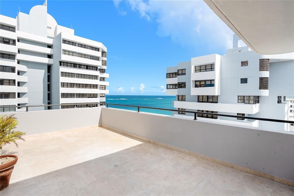 Active With Contract: $1,850,000 (3 beds, 3 baths, 2691 Square Feet)