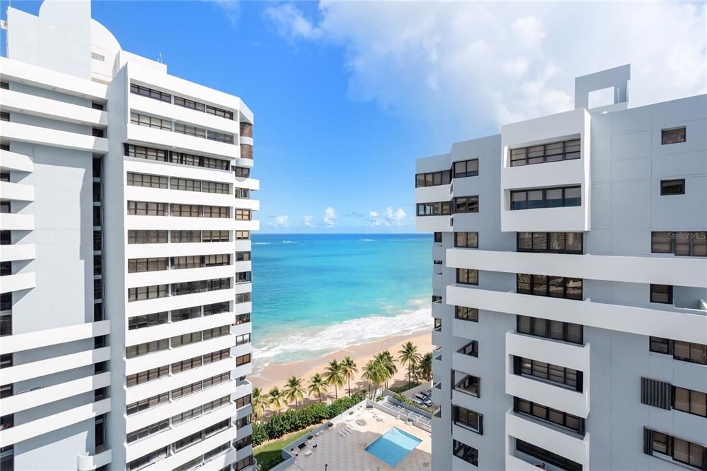 Active With Contract: $1,850,000 (3 beds, 3 baths, 2691 Square Feet)