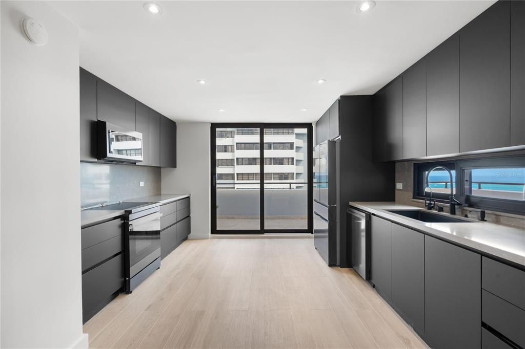 Active With Contract: $1,850,000 (3 beds, 3 baths, 2691 Square Feet)