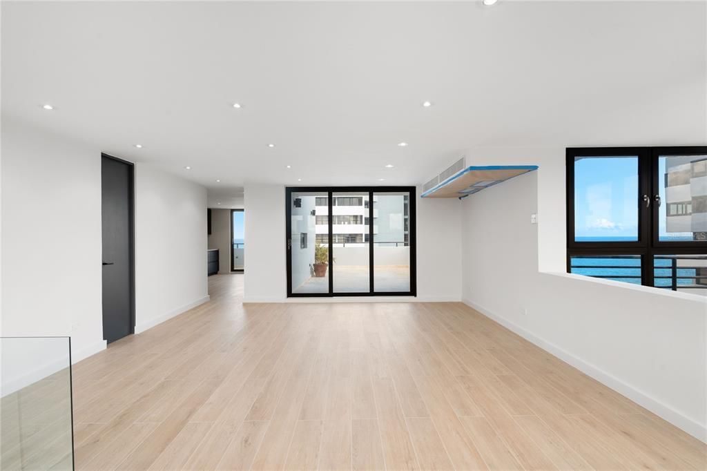 Active With Contract: $1,850,000 (3 beds, 3 baths, 2691 Square Feet)