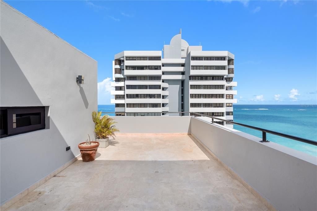 Active With Contract: $1,850,000 (3 beds, 3 baths, 2691 Square Feet)