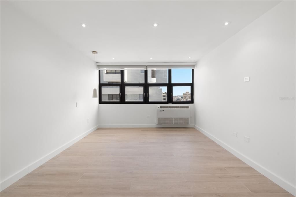 Active With Contract: $1,850,000 (3 beds, 3 baths, 2691 Square Feet)