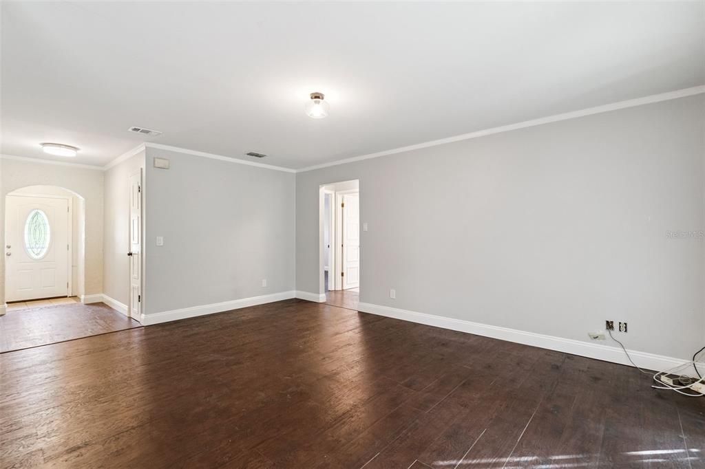 На продажу: $299,900 (2 спален, 2 ванн, 1032 Квадратных фут)