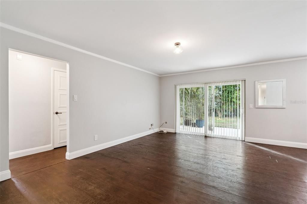 На продажу: $299,900 (2 спален, 2 ванн, 1032 Квадратных фут)