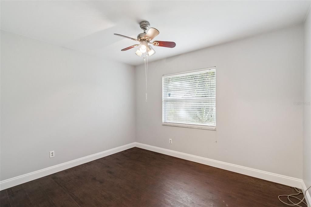 На продажу: $299,900 (2 спален, 2 ванн, 1032 Квадратных фут)