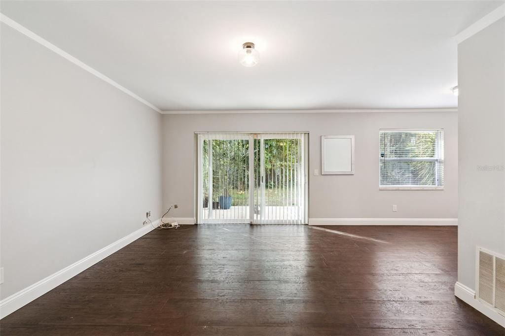 На продажу: $299,900 (2 спален, 2 ванн, 1032 Квадратных фут)