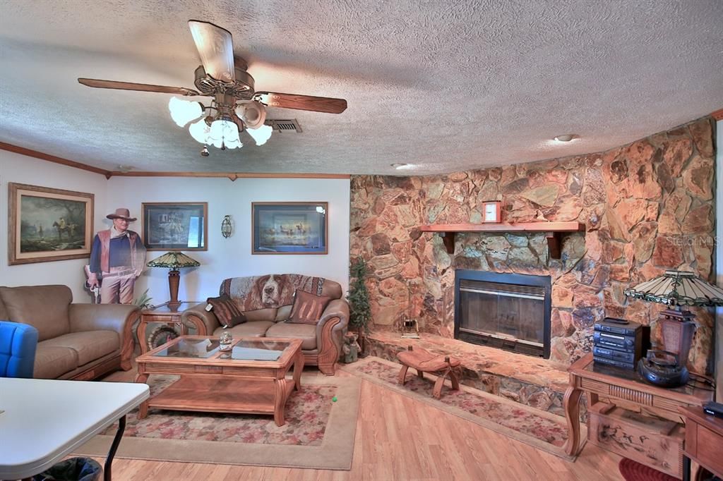 待售: $895,000 (3 贝兹, 2 浴室, 2584 平方英尺)