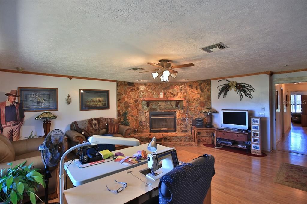 待售: $895,000 (3 贝兹, 2 浴室, 2584 平方英尺)