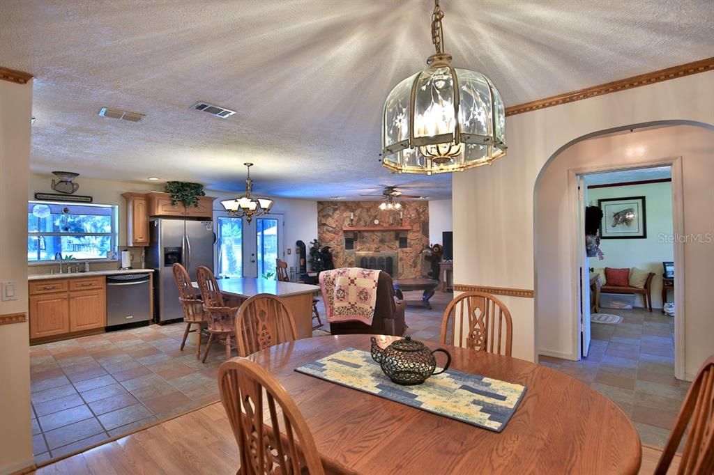 待售: $895,000 (3 贝兹, 2 浴室, 2584 平方英尺)