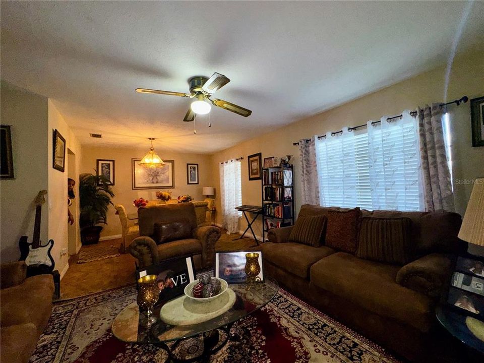 出租: $2,300 (3 贝兹, 2 浴室, 1645 平方英尺)