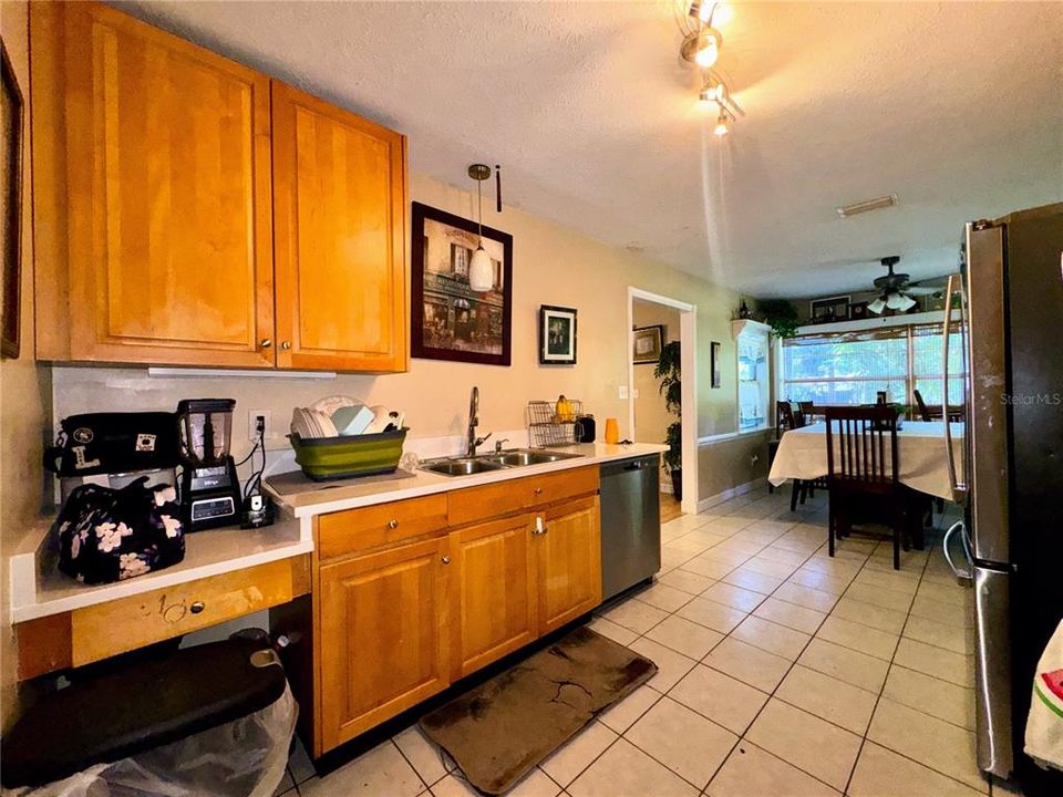 出租: $2,300 (3 贝兹, 2 浴室, 1645 平方英尺)